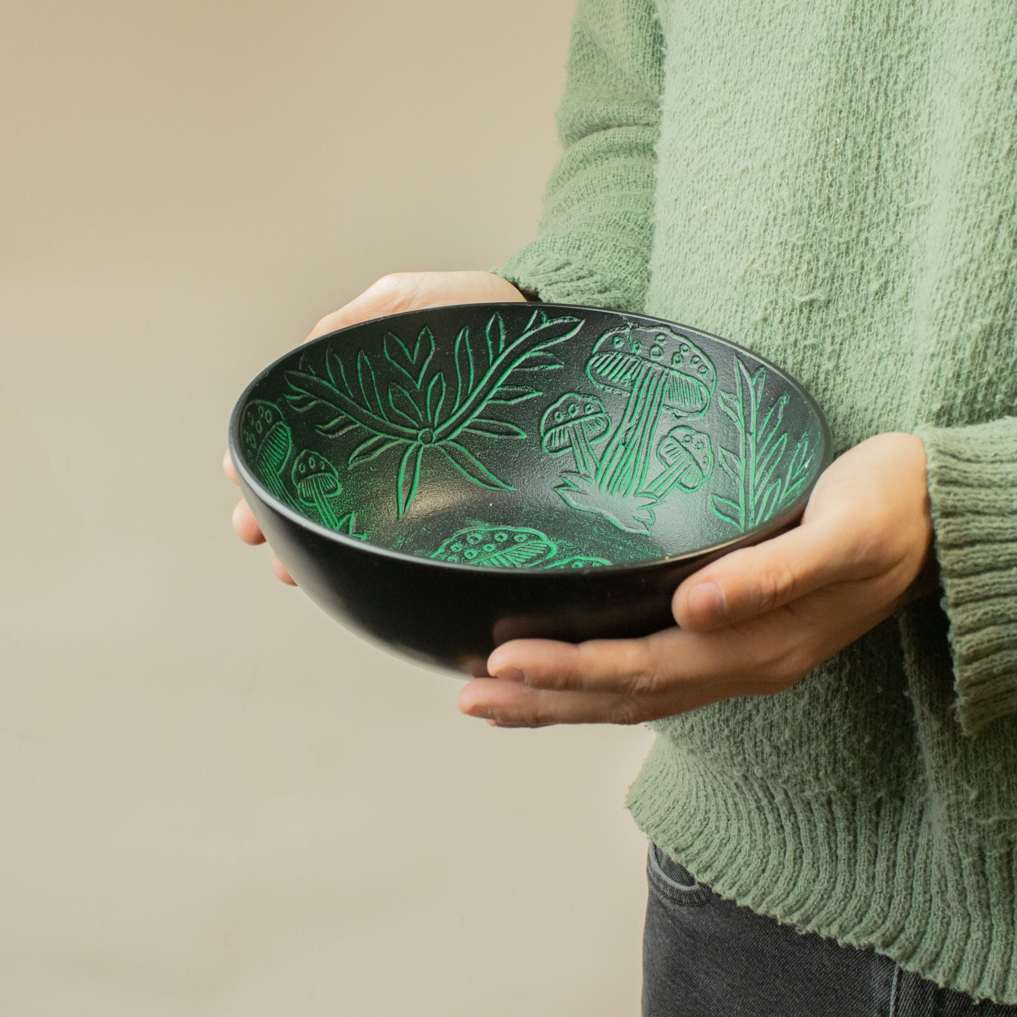 Aluminium Singing Bowl - Magic Mushroom - Green (20cm)