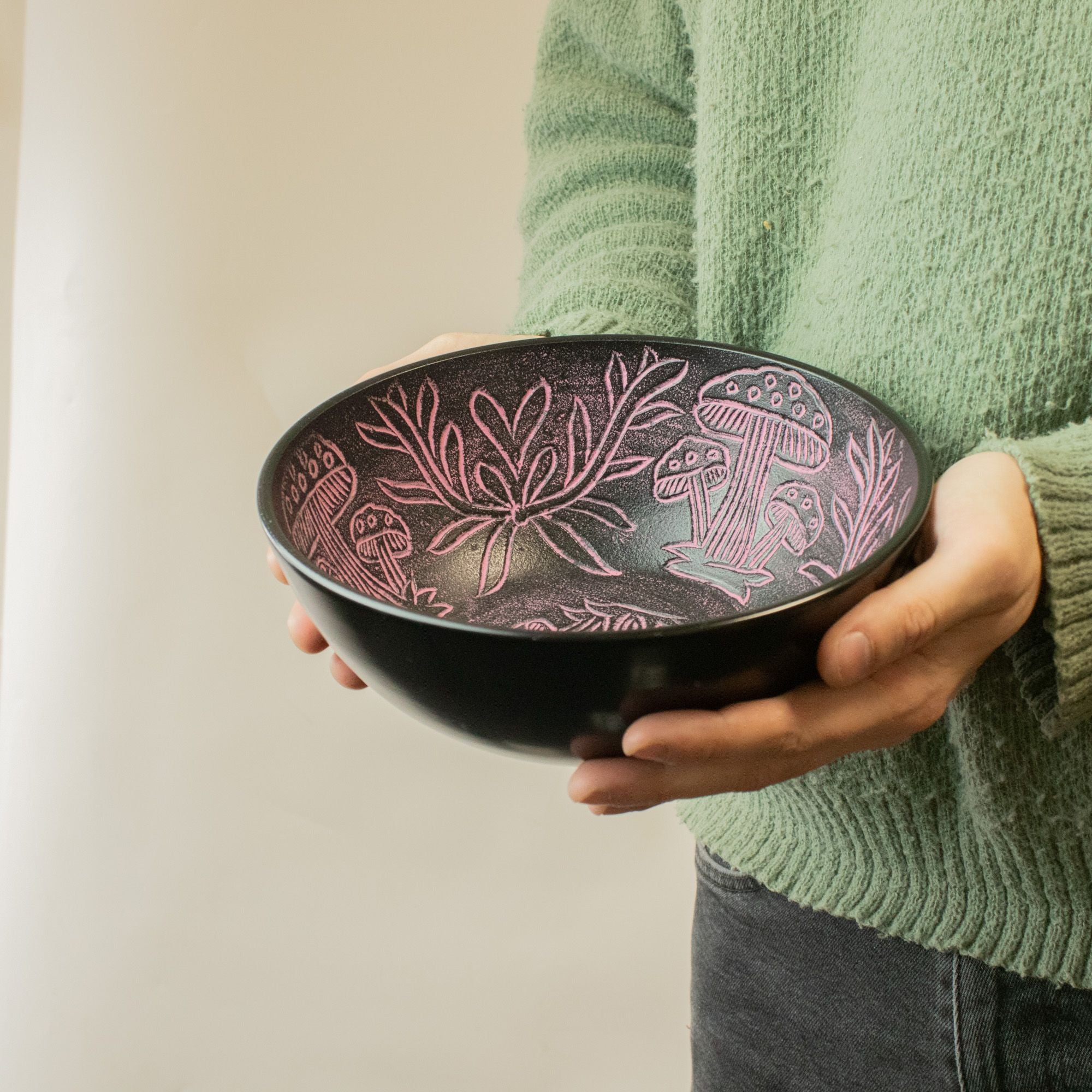 Aluminium Singing Bowl - Magic Mushroom - Pink (20cm)