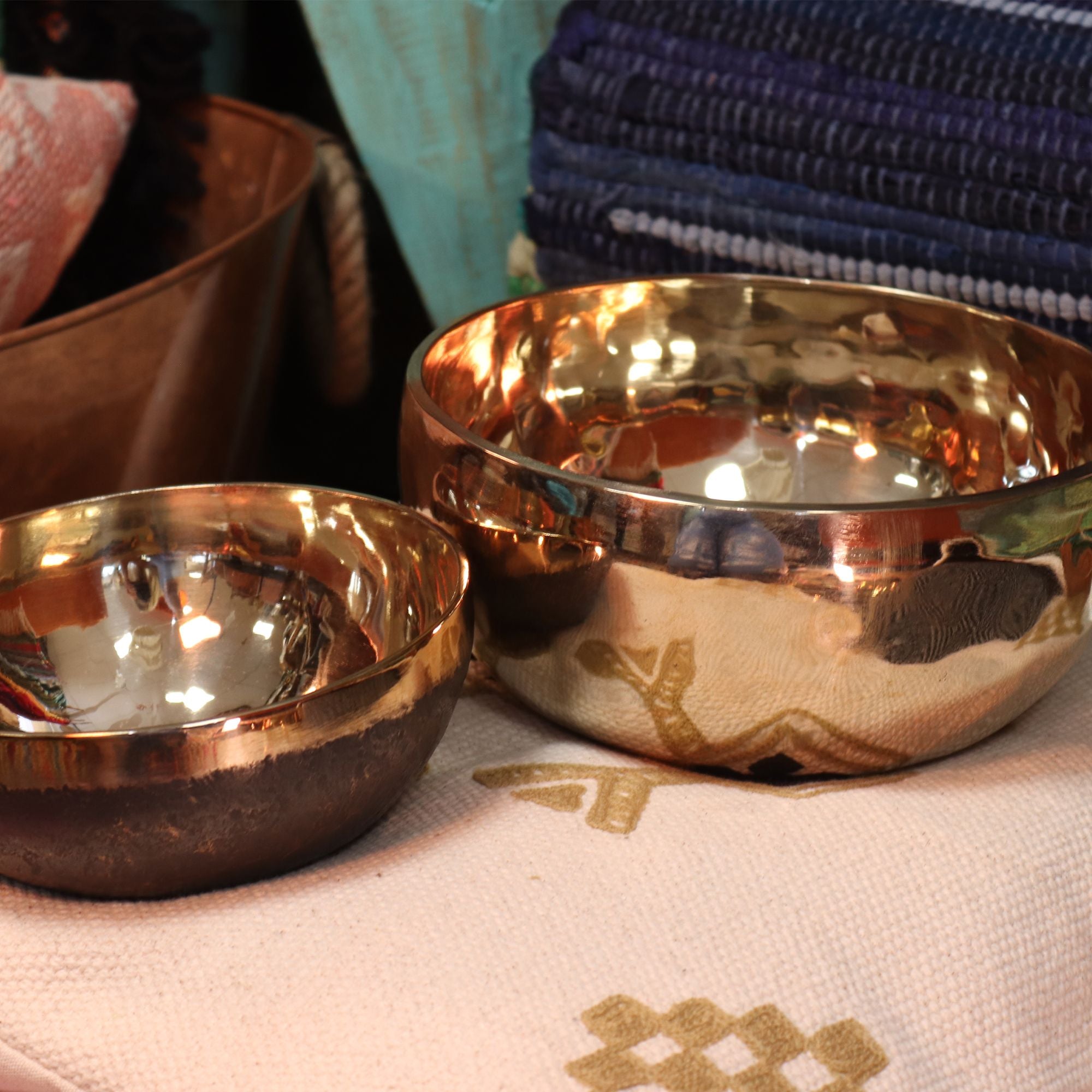 Small Shining Bell-Metal Handmade Singing Bowl (approx 550g) - 13cm